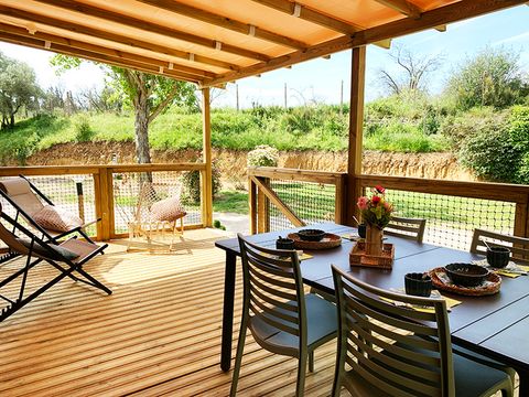 MOBILHOME 4 personnes - PREMIUM 30m² - 2 chambres - TV - lave-vaisselle - climatisation - terrasse