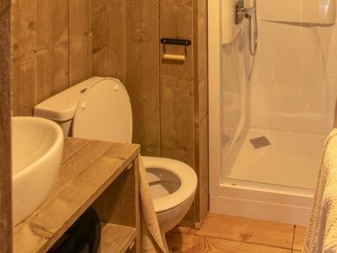 LODGE 6 personnes - Glamping Lodge PREMIUM RIVER 38m² - 3 chambres - TV - clim - terrasse couverte - vue rivière -