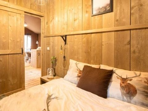 LODGE 6 personnes - Glamping Lodge PREMIUM RIVER 38m² - 3 chambres - TV - clim - terrasse couverte - vue rivière -