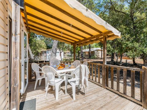 MOBILHOME 6 personnes - Classique | 3 Chambres | 6 Couchages | Terrasse semi couverte | 1 Salle de bain | Climatisation