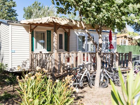 MOBILHOME 4 personnes - Classique | 2 Chambres | 4 Couchages | Terrasse semi couverte | 1 Salle de bain | Climatisation
