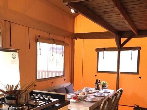 Tente en toile et en bois 6 personnes - Tente Lodge Tendi avec salle de bain