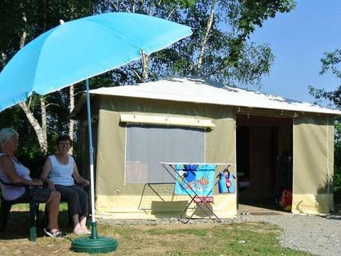 TENTE TOILE ET BOIS 4 personnes - Tente équipée (sans sanitaires ni chauffage)