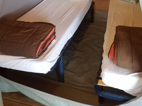 TENTE TOILE ET BOIS 4 personnes - Tente équipée (sans sanitaires ni chauffage)