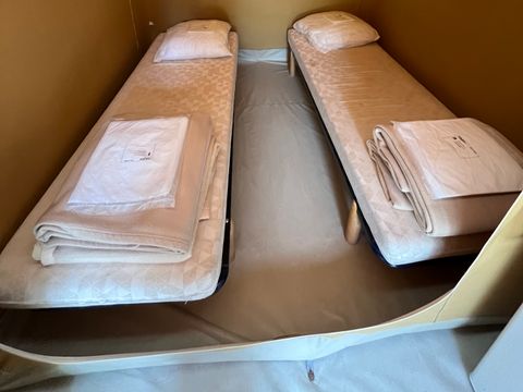 TENTE TOILE ET BOIS 4 personnes - Tente équipée (sans sanitaires ni chauffage)