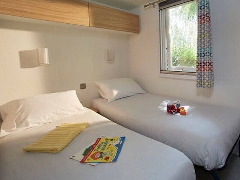 MOBILHOME 4 personnes - Mobil-home | Premium | 3 Ch. | 4 Pers. | Terrasse surélevée | 1 SDB | Clim.