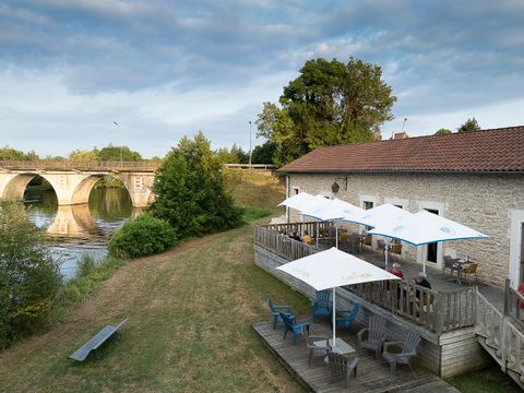 Emplacement - Emplacement + véhicule + électricité 10A