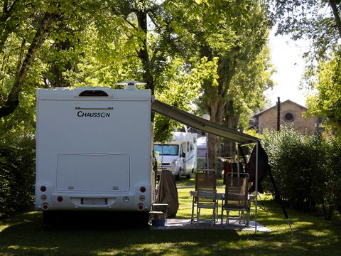 Emplacement - Emplacement + véhicule + électricité 10A