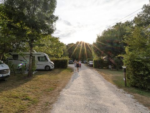 Emplacement - Emplacement + véhicule + électricité 10A