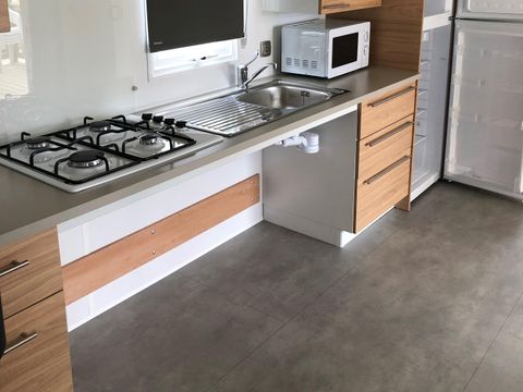 MOBILHOME 4 personnes - Confort 27m² PMR 2 chambres dont terrasse + TV