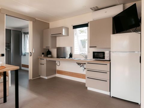 MOBILHOME 4 personnes - Confort 27m² PMR 2 chambres dont terrasse + TV