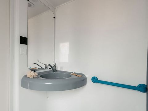 MOBILHOME 4 personnes - Confort 27m² PMR 2 chambres dont terrasse + TV