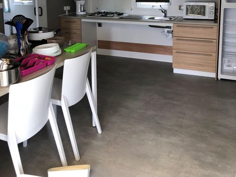 MOBILHOME 4 personnes - Confort 27m² PMR 2 chambres dont terrasse + TV