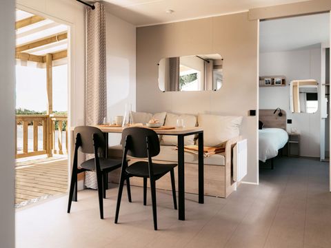 MOBILHOME 4 personnes - Confort 27m² PMR 2 chambres dont terrasse + TV