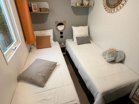 MOBILHOME 4 personnes - Confort 32m² (2 chambres) dont terrasse couverte + TV + BBQ