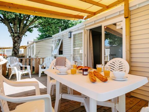 Bungalow 8 personnes - Mobil-home | Comfort | 3 Ch. | 6/8 Pers. | Terrasse surélevée | TV