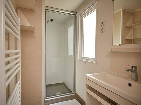 BUNGALOW 2 personnes - Mobil-home | Comfort | 1 Ch. | 2 Pers. | Terrasse simple | 1 SDB | TV