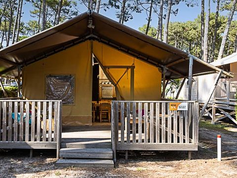 Tente en toile et en bois 8 personnes - ECOLUXE - 3 chambres