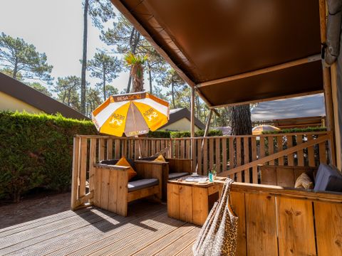 Tente en toile et en bois 8 personnes - ECOLUXE - 3 chambres