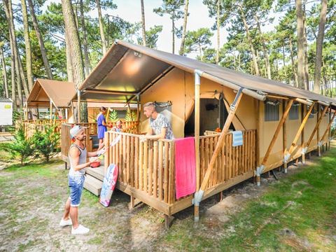 Tente en toile et en bois 8 personnes - ECOLUXE - 3 chambres