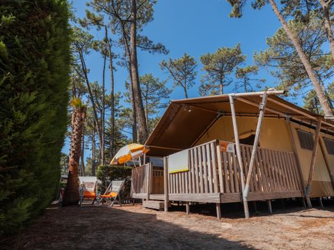 Tente en toile et en bois 8 personnes - ECOLUXE - 3 chambres