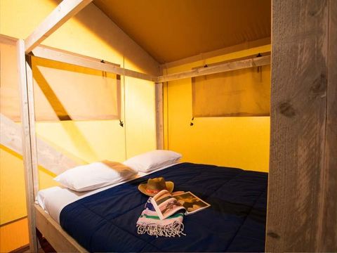 Tente en toile et en bois 8 personnes - ECOLUXE - 3 chambres