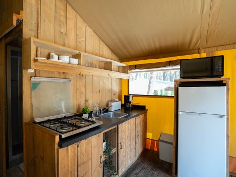Tente en toile et en bois 8 personnes - ECOLUXE - 3 chambres
