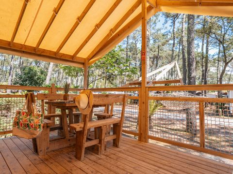 Tente en toile et en bois 5 personnes - CABANE sur pilotis