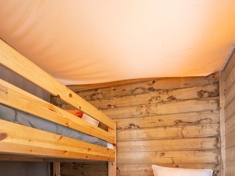 Tente en toile et en bois 5 personnes - CABANE sur pilotis
