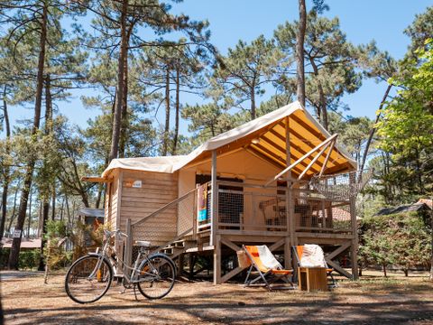 Tente en toile et en bois 5 personnes - CABANE sur pilotis
