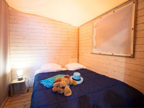 Tente en toile et en bois 5 personnes - CABANE sur pilotis