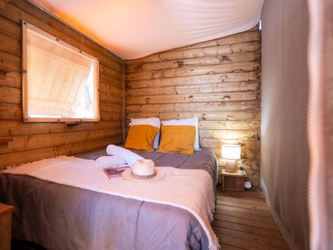 Tente en toile et en bois 5 personnes - CABANE sur pilotis