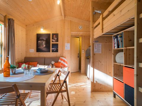Hébergement 3 personnes - La Cabane du Voyage - Cabane sur pilotis 1 chambre - 24m² + terrasse 16m²