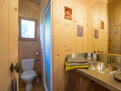 Hébergement 3 personnes - La Cabane du Voyage - Cabane sur pilotis 1 chambre - 24m² + terrasse 16m²