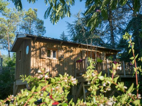 HÉBERGEMENT INSOLITE 3 personnes - La Cabane du Voyage - Cabane sur pilotis 1 chambre - 24m² + terrasse 16m²