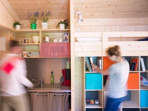 HÉBERGEMENT INSOLITE 3 personnes - La Cabane du Voyage - Cabane sur pilotis 1 chambre - 24m² + terrasse 16m²