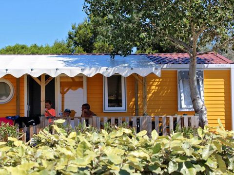 MOBILHOME 6 personnes - ESPACE PREMIUM- 32m2 clim et TV - vue bassin