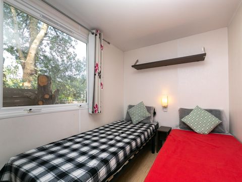 MOBILHOME 4 personnes - MH2 Confort* 27 m² + lit double en 160, avec sanitaires