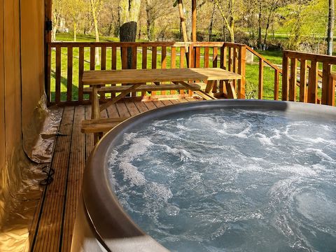 TENTE TOILE ET BOIS 4 personnes - Wood Lodge Premium Spa