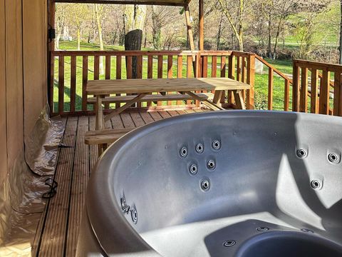 TENTE TOILE ET BOIS 4 personnes - Wood Lodge Premium Spa