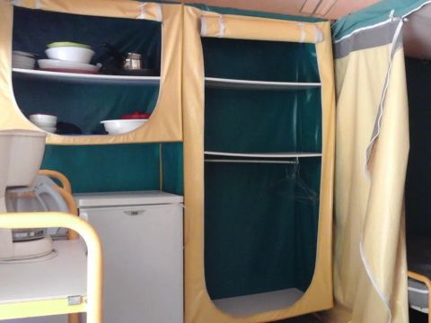 BUNGALOW TOILÉ 5 personnes - sans sanitaires BUNGALOW TOILÉ 5 personnes - sans sanitaires