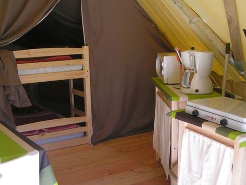 HÉBERGEMENT INSOLITE 4 personnes -  Tipi meublé 2 chambres - sans sanitaires