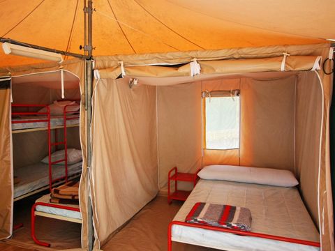 TENTE 5 personnes - Trigano (sans sanitaires) TENTE 5 personnes - Trigano (sans sanitaires)