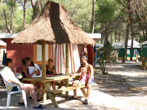 TENTE 5 personnes - Trigano (sans sanitaires) TENTE 5 personnes - Trigano (sans sanitaires)