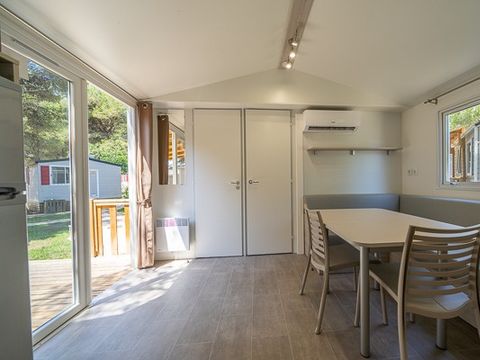 MOBILHOME 6 personnes - Classic | 3 Ch. | 6 Pers. | Terrasse surélevée non couverte | Clim. MOBILHOME 6 personnes - Classic | 3 Ch. | 6 Pers. | Terrasse surélevée non couverte | Clim.