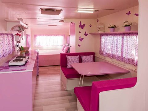 Caravane 6 personnes - 12 ROSE PAPILLON