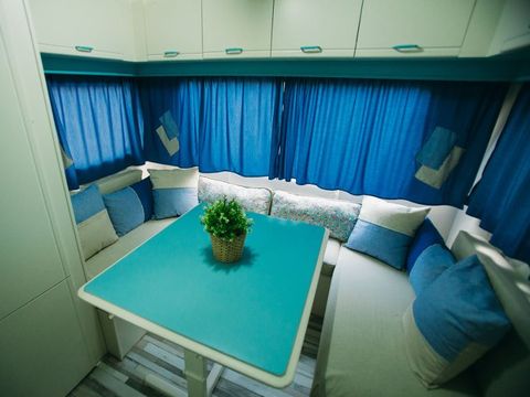 Caravane 5 personnes - 09 DENIM