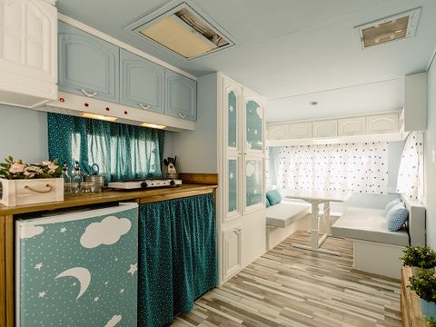 Caravane 4 personnes - 32 BLEU CIEL
