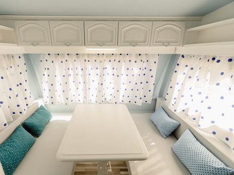 Caravane 4 personnes - 32 BLEU CIEL