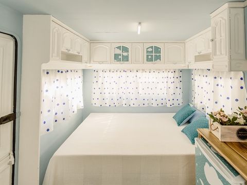 Caravane 4 personnes - 32 BLEU CIEL